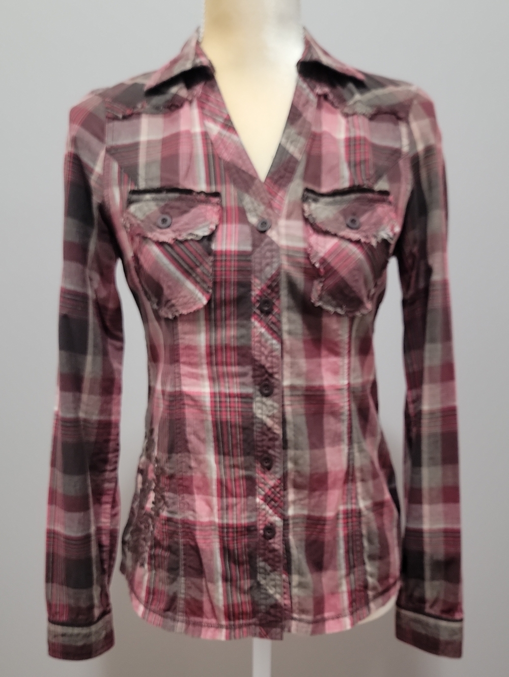 Maurices Red Plaid Button-Front Long Sleeve Shirt Raw Frayed Edges Embroidered